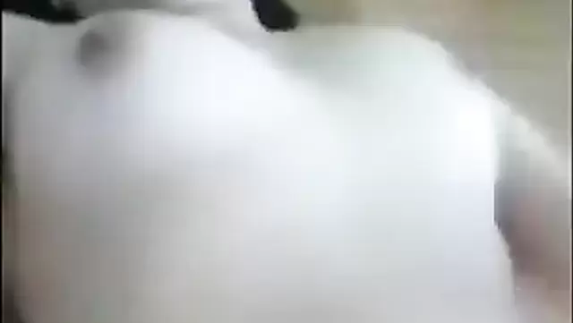 Телка скучает по таджику и ласкает себя